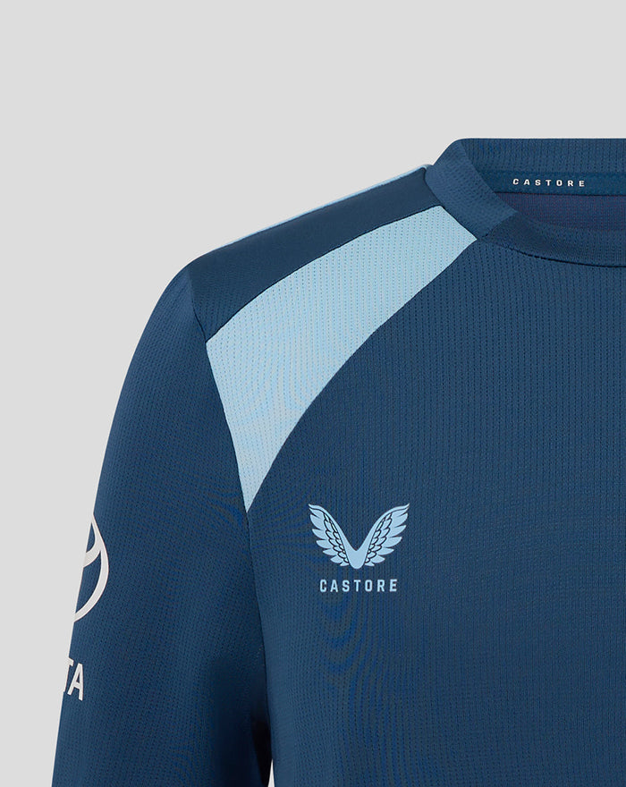 Upper chest of blue junior training shirt with England crest and light blue shoulder panel